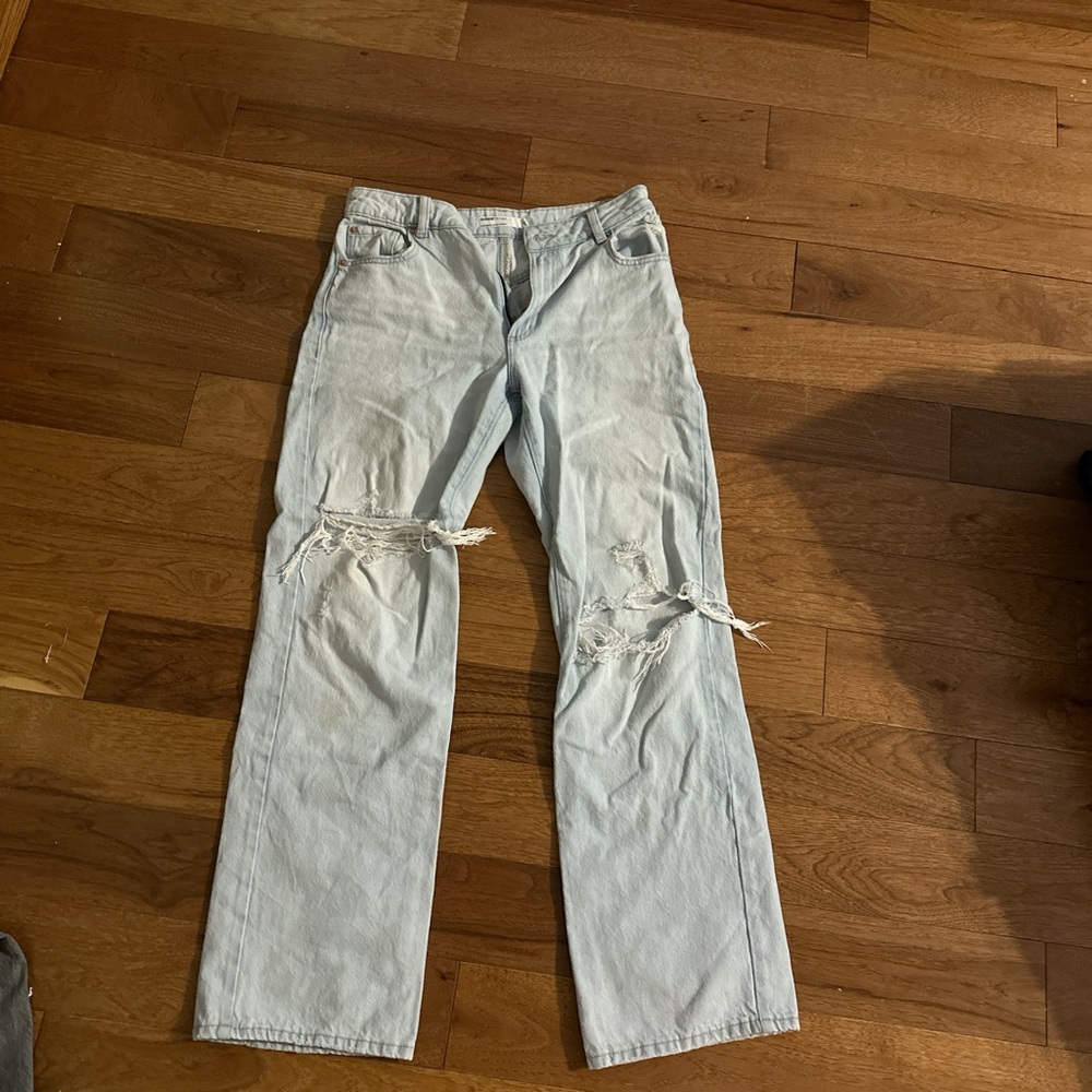 These are light wash jeans from Garage, they are a size 5 women’s, wide legged